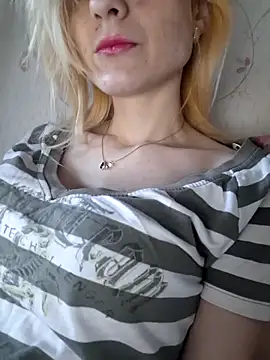 YogisticJuli666 online show from 21, 2, 2025