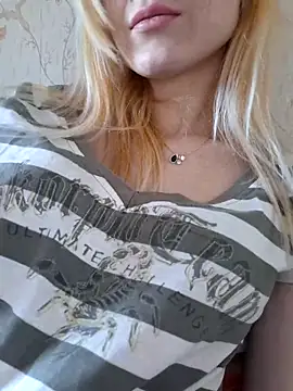 YogisticJuli666 online show from 21, 2, 2025