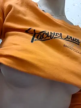 YogisticJuli666 online show from 26, 2, 2025