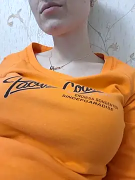 YogisticJuli666 online show from 27, 2, 2025