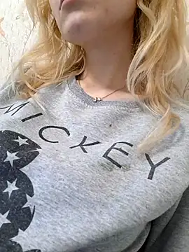 YogisticJuli666 online show from 7, 3, 2025