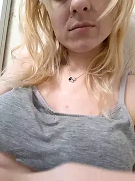 YogisticJuli666 online show from 7, 3, 2025