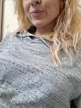 YogisticJuli666 online show from 10, 3, 2025