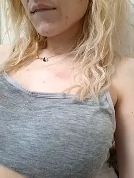 YogisticJuli666 online show from 10, 3, 2025