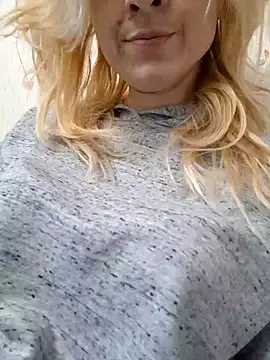 YogisticJuli666 online show from 11, 3, 2025