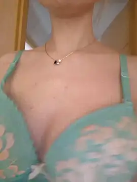 YogisticJuli666 online show from 12, 3, 2025