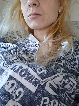 YogisticJuli666 online show from 20, 3, 2025