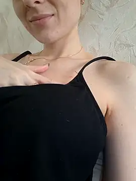 YogisticJuli666 online show from 9, 10, 2025