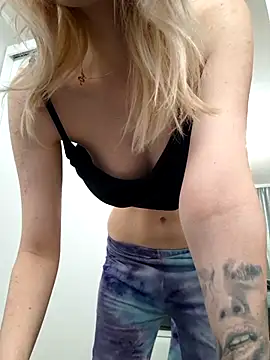 YogisticJuli666 online show from 13, 10, 2025