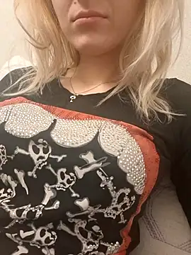 YogisticJuli666 online show from 20, 10, 2025