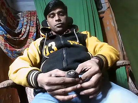 Snapshot of desiboy1101 chatting on 6, 12, 2024 desiboy1101 online show from 6, 12, 2024