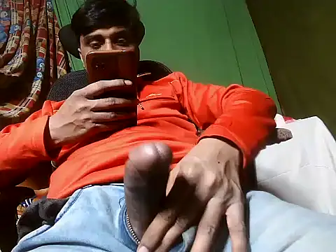 Snapshot of desiboy1101 chatting on 19, 12, 2024 desiboy1101 online show from 19, 12, 2024