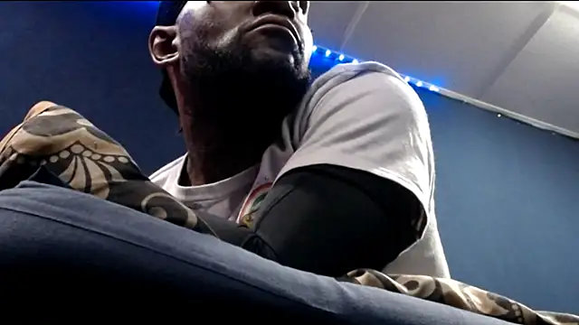 iBreakHeartz online show from 31, 10, 2025