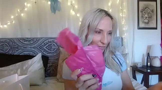 Snapshot of Sweet-Ginger chatting on 15, 3, 2025 Sweet-Ginger online show from 15, 3, 2025