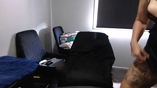 Snapshot of poisonivyx chatting on 19, 2, 2025 poisonivyx online show from 19, 2, 2025