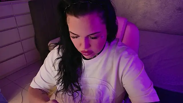 Snapshot of _MelinaCurves_ chatting on 19, 7, 2026 MelinaCurves online show from 19, 7, 2026
