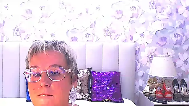 MilfyMommyXX online show from 21, 11, 2025