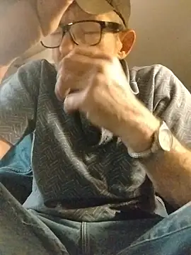 Snapshot of ROBERT0516 chatting on 21, 11, 2025 ROBERT0516 online show from 21, 11, 2025