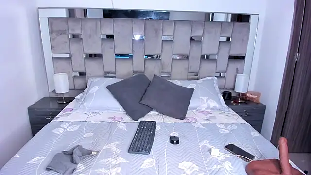 Snapshot of Cammiila chatting on 3, 2, 2025 Cammiila online show from 3, 2, 2025