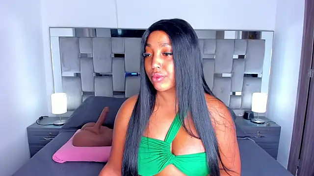 Snapshot of Cammiila chatting on 10, 10, 2025 Cammiila online show from 10, 10, 2025