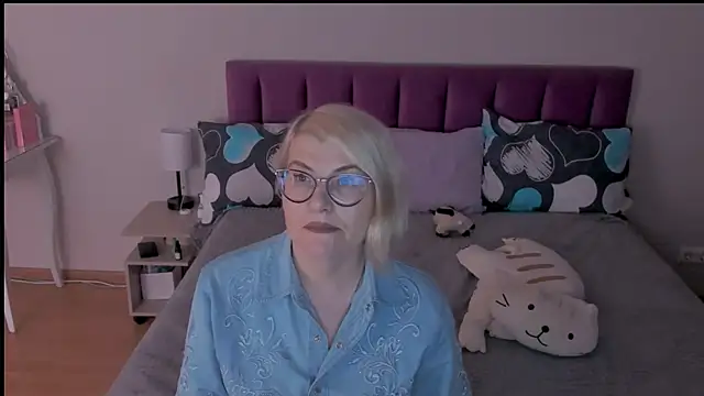 sabrinamacmarren online show from 23, 2, 2025