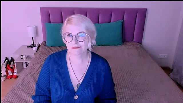 sabrinamacmarren online show from 23, 9, 2025