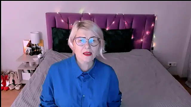 sabrinamacmarren online show from 18, 12, 2025