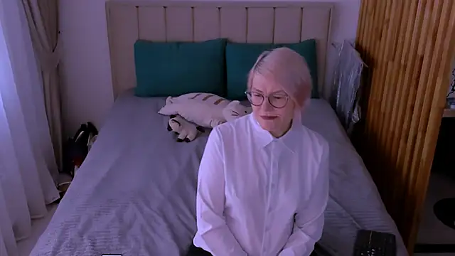 sabrinamacmarren online show from 11, 3, 2026