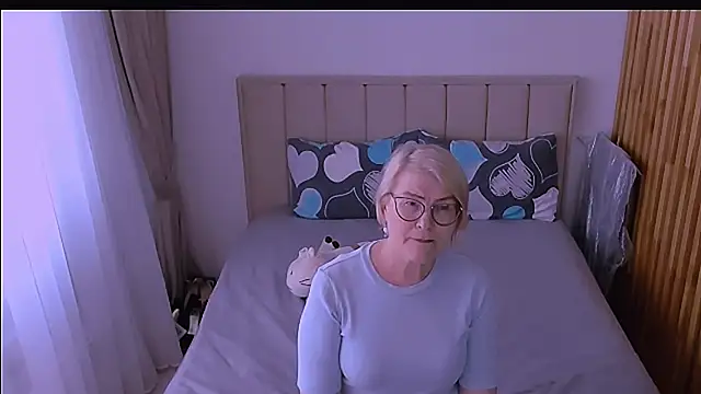 Snapshot of sabrinamacmarren chatting on 17, 4, 2026 sabrinamacmarren online show from 17, 4, 2026