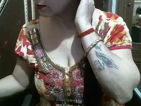 Snapshot of UrsMansi chatting on 8, 11, 2025 UrsMansi online show from 8, 11, 2025