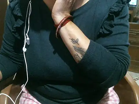 Snapshot of UrsMansi chatting on 12, 11, 2025 UrsMansi online show from 12, 11, 2025