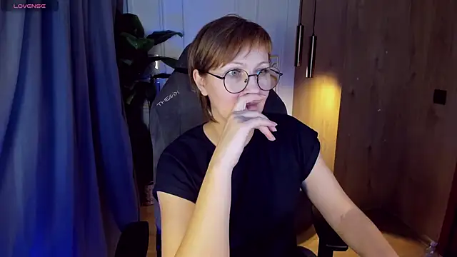 Paris Cherry online show from 22, 2, 2025