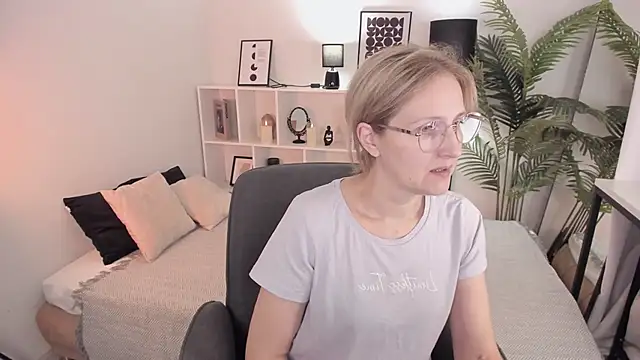 Paris Cherry online show from 12, 10, 2025