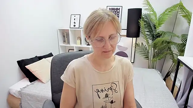 Paris Cherry online show from 13, 10, 2025