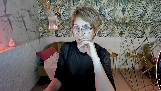 Snapshot of Paris_Cherry chatting on 5, 8, 2026 Paris Cherry online show from 5, 8, 2026