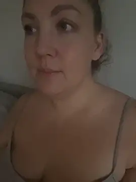 Snapshot of Anna_Alexa chatting on 13, 11, 2025 Anna Alexa online show from 13, 11, 2025