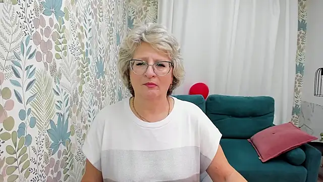 EvelynJoyful online show from 10, 9, 2025