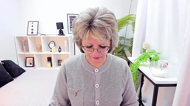 EvelynJoyful online show from 17, 11, 2025