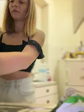 Snapshot of AnastasiaAniess chatting on 10, 3, 2025 AnastasiaAniess online show from 10, 3, 2025