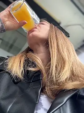 Snapshot of AnastasiaAniess chatting on 2, 11, 2025 AnastasiaAniess online show from 2, 11, 2025