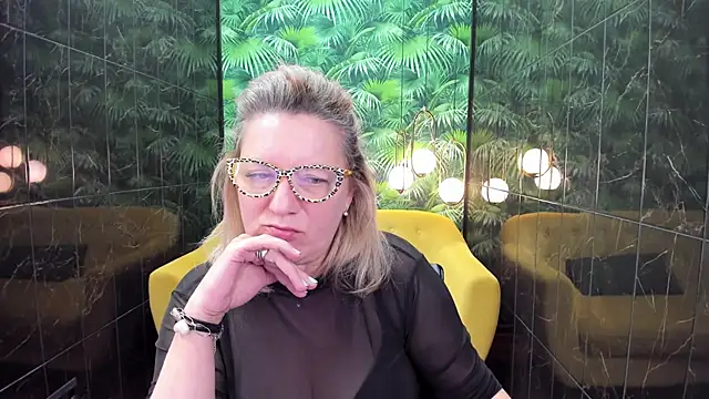 Snapshot of LeaPure chatting on 2, 1, 2025 LeaPure online show from 2, 1, 2025