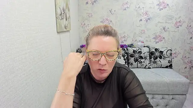 Snapshot of LeaPure chatting on 12, 1, 2025 LeaPure online show from 12, 1, 2025