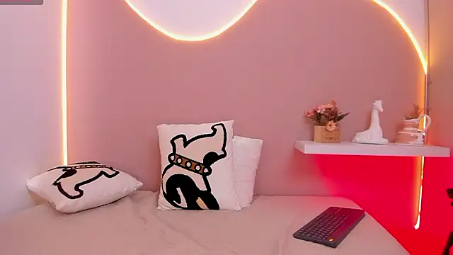 Snapshot of EllieMitchell chatting on 8, 12, 2024 EllieMitchell online show from 8, 12, 2024