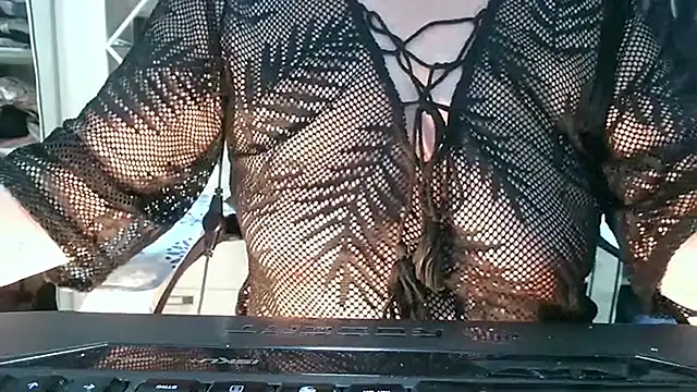 Snapshot of heidi60 chatting on 23, 11, 2025 heidi60 online show from 23, 11, 2025