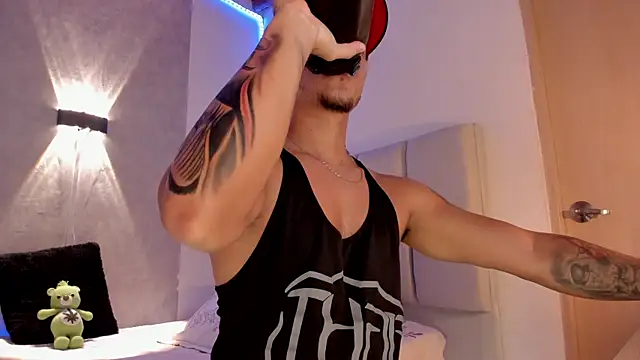 Snapshot of CRAZYBOYLOVE chatting on 15, 9, 2025 CRAZYBOYLOVE online show from 15, 9, 2025