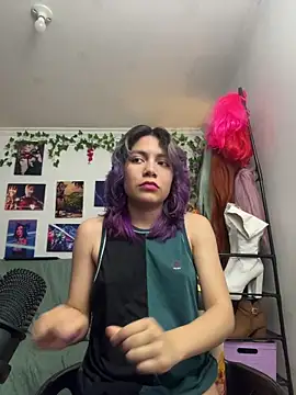 Snapshot of VaioletUwU chatting on 21, 5, 2026 VaioletUwU online show from 21, 5, 2026