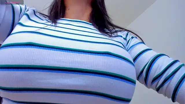 Snapshot of Sarah_Stone_ chatting on 4, 1, 2025 Sarah Stone online show from 4, 1, 2025