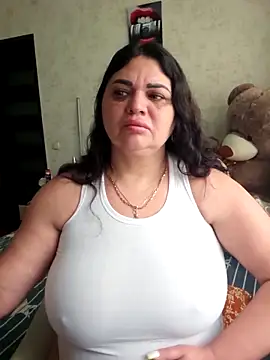 Snapshot of littleRikka chatting on 2, 4, 2026 littleRikka online show from 2, 4, 2026