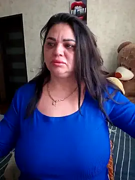 Snapshot of littleRikka chatting on 5, 4, 2026 littleRikka online show from 5, 4, 2026