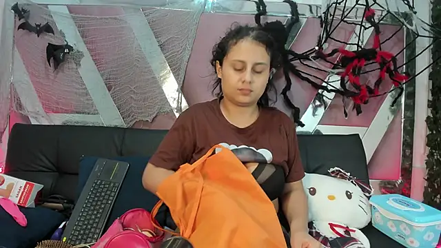 AbbyTaylorr online show from 28, 10, 2025